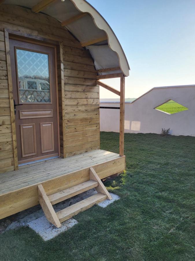 Gîte de la Roulotte de l'Epine Dallon Extérieur photo