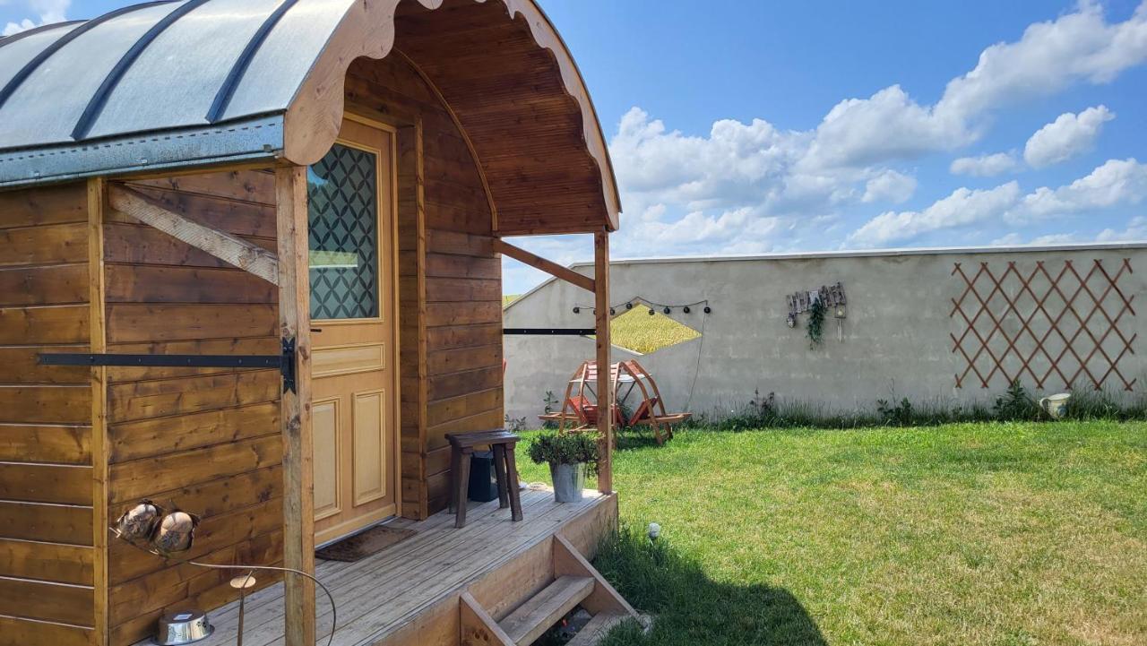 Gîte de la Roulotte de l'Epine Dallon Extérieur photo